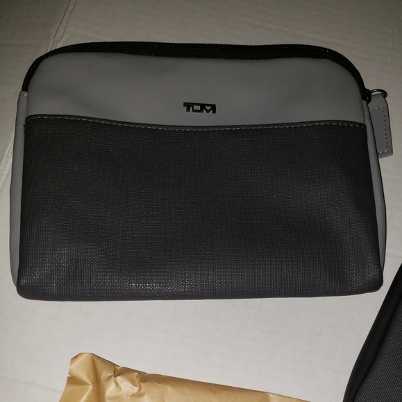 Tumi lot - Picture 3 of 4